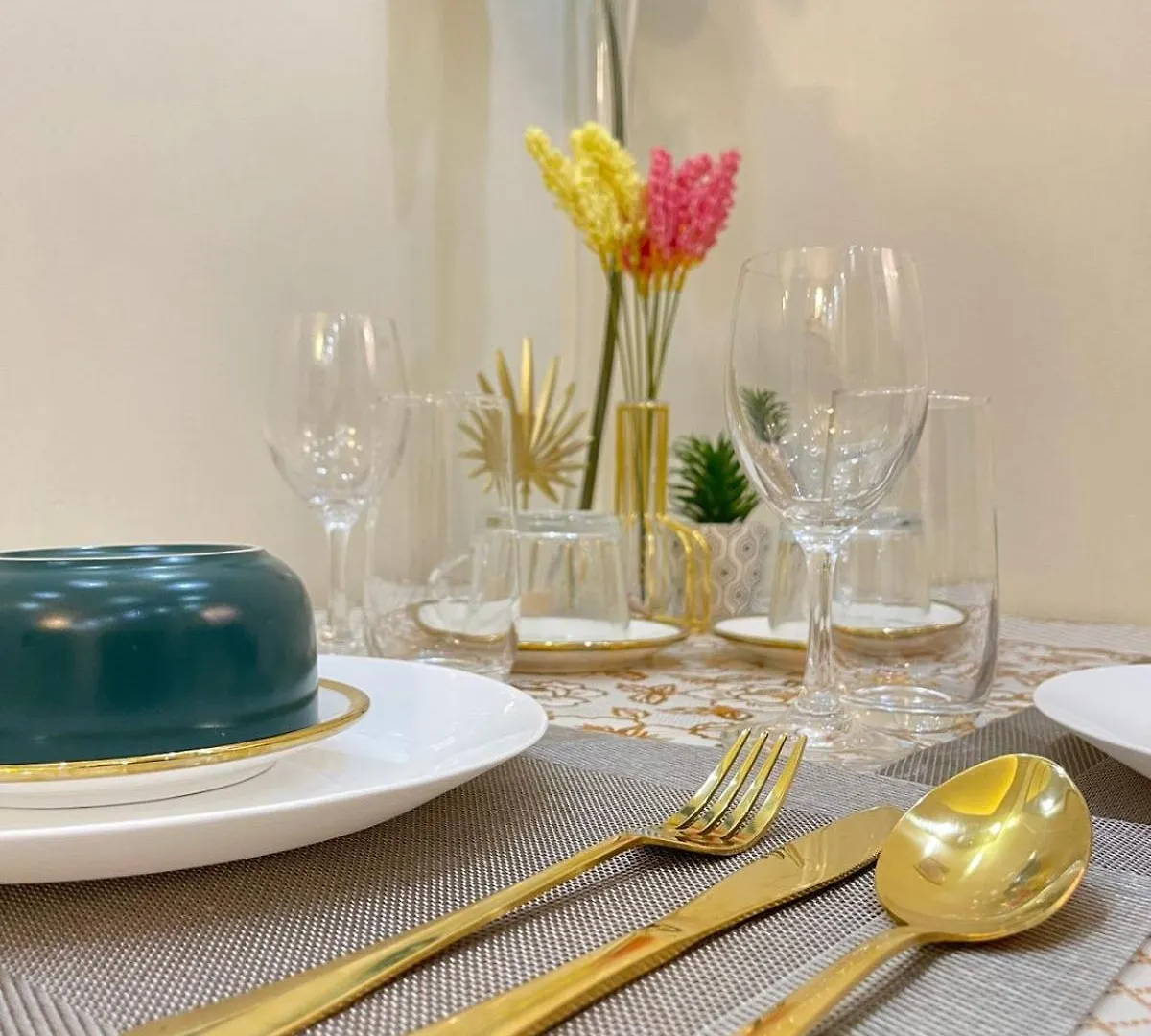 Orchids Shore Residences Direct Pool Access Manila Bed & Breakfast