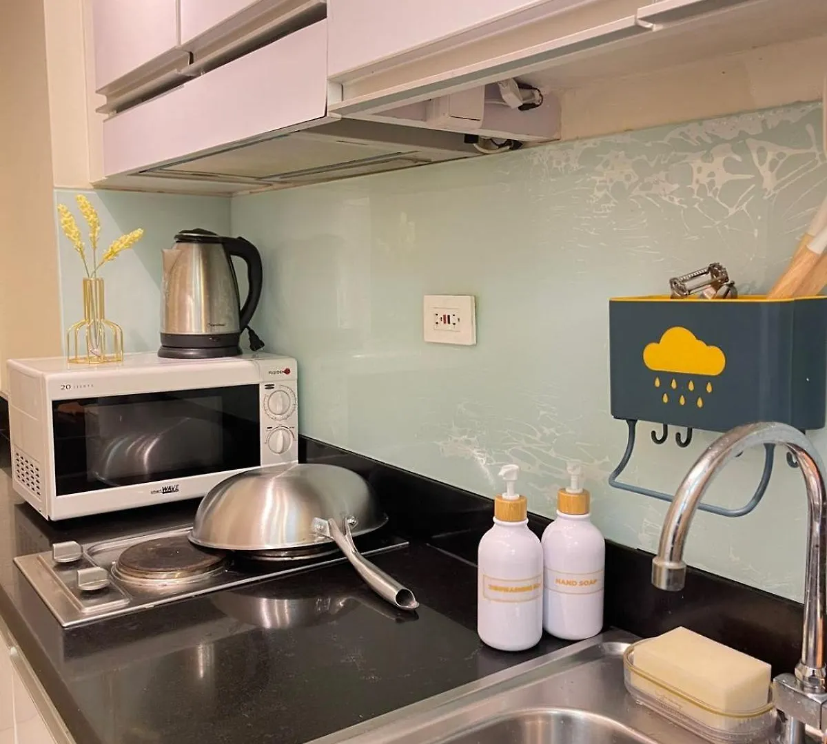 Bed & Breakfast Orchids Shore Residences Direct Pool Access Manila Philippines